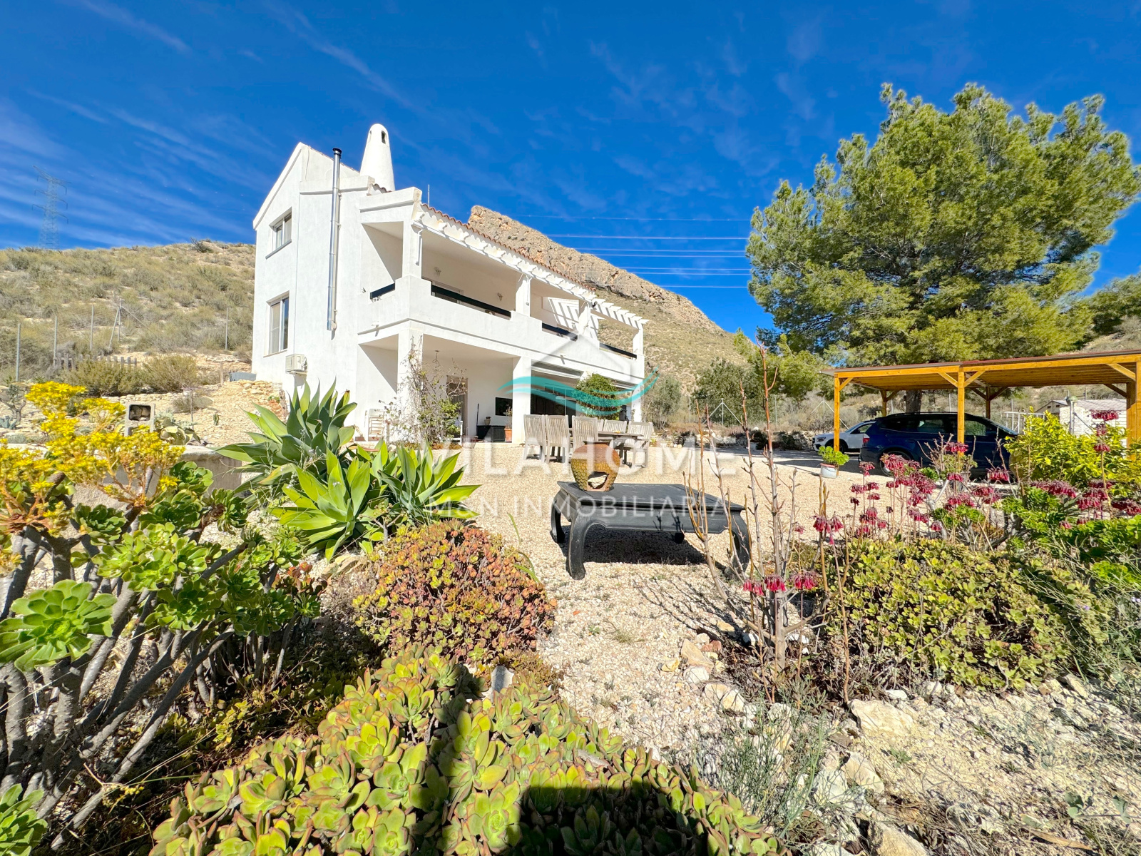 ESPECTACULAR VILLA RÚSTICA CON VISTAS AL MAR Y GRAN TERRENO