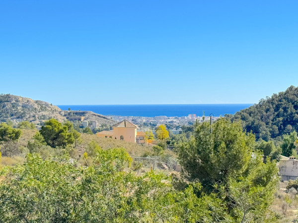 SPECTACULAIRE VILLA RUSTIQUE AVEC VUE SUR LA MER ET GRAND TERRAIN