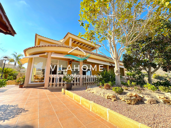 Exclusiva Villa En El Campello Con Vistas Al Mar Y La Montaña